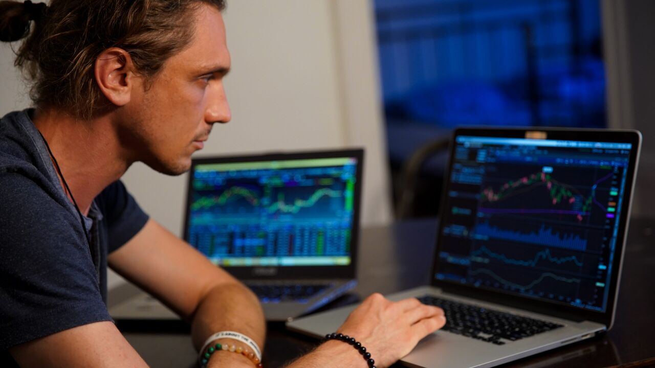 Illustratie voor: Trader verdient een fortuin aan memecoin