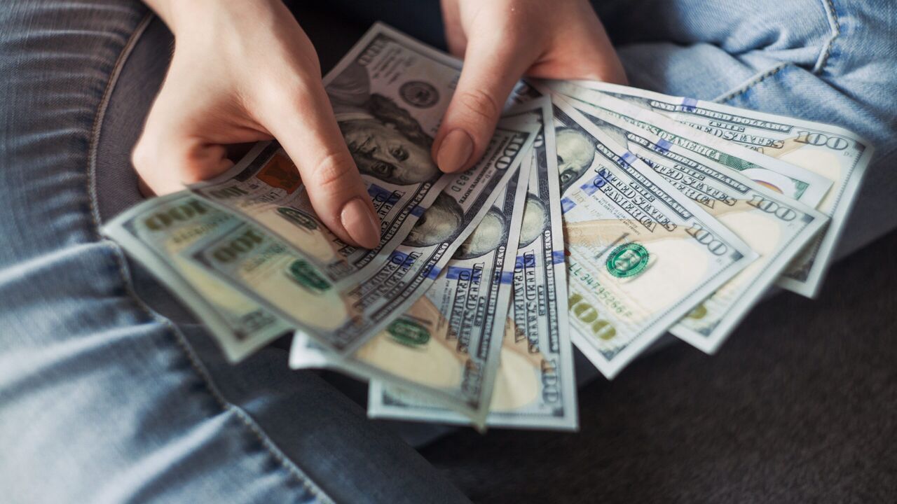 Illustratie voor: Ark Invest verkoopt Coinbase en investeert $92 miljoen Bitcoin ETF