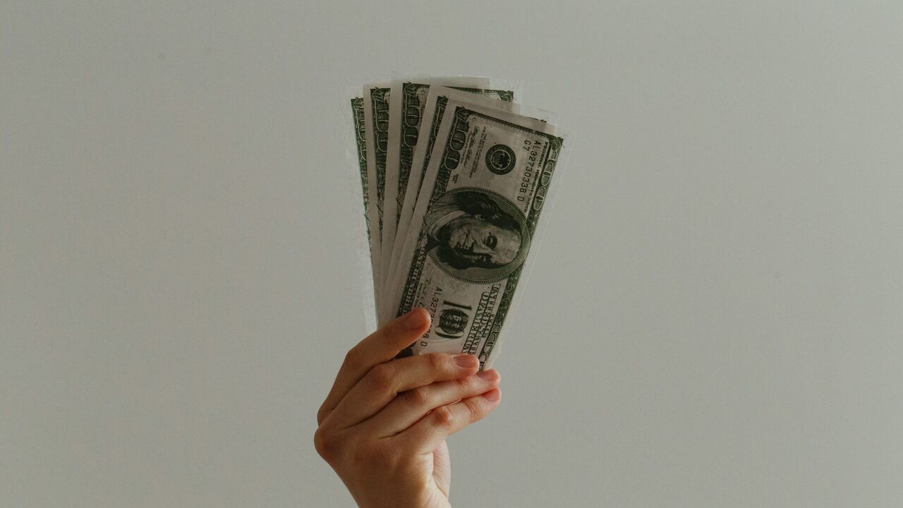 Illustratie voor: ARK Invest doet massaal afstand van Coinbase aandelen