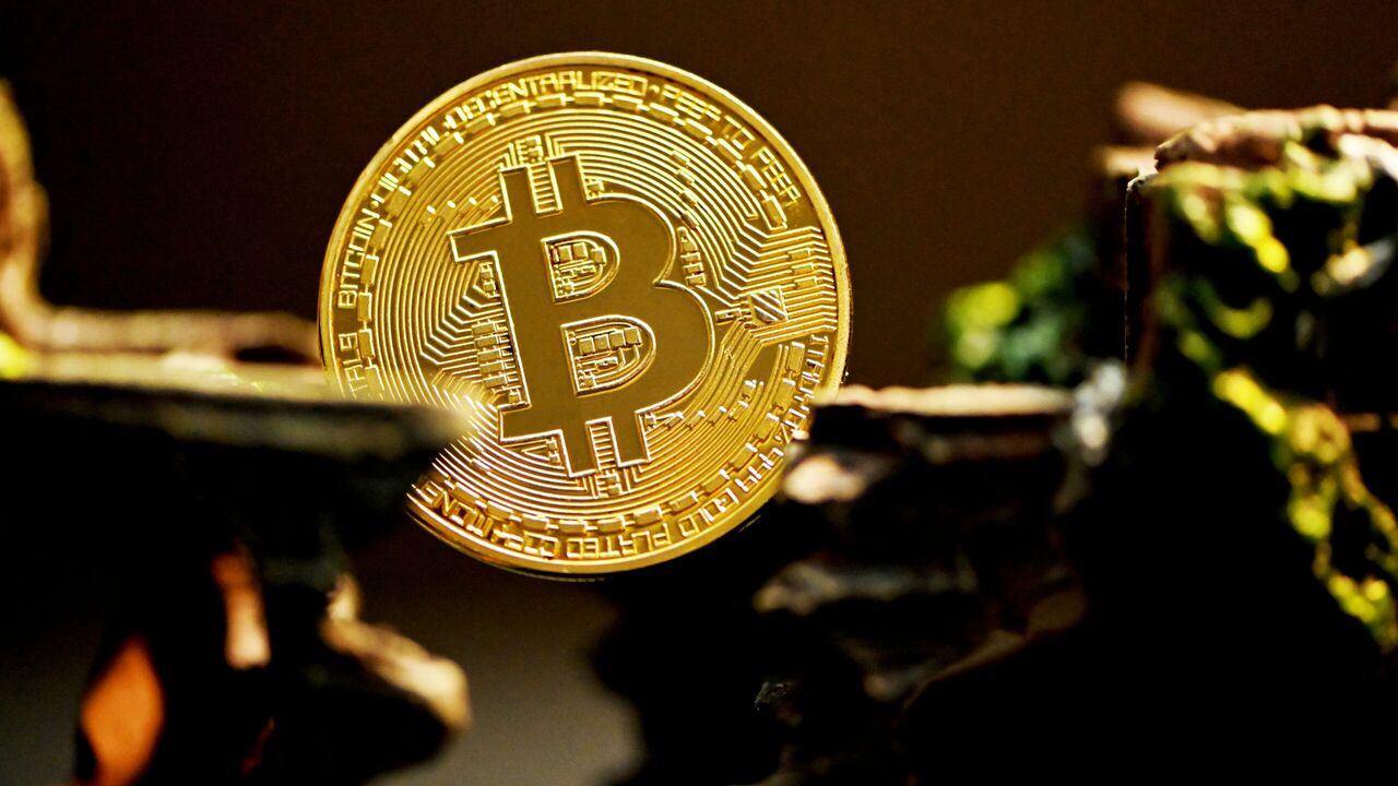 Illustratie voor: Minder Bitcoin beschikbaar op de crypto beurzen